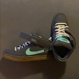 Nike 6.0 Mid Top LIKE NEW